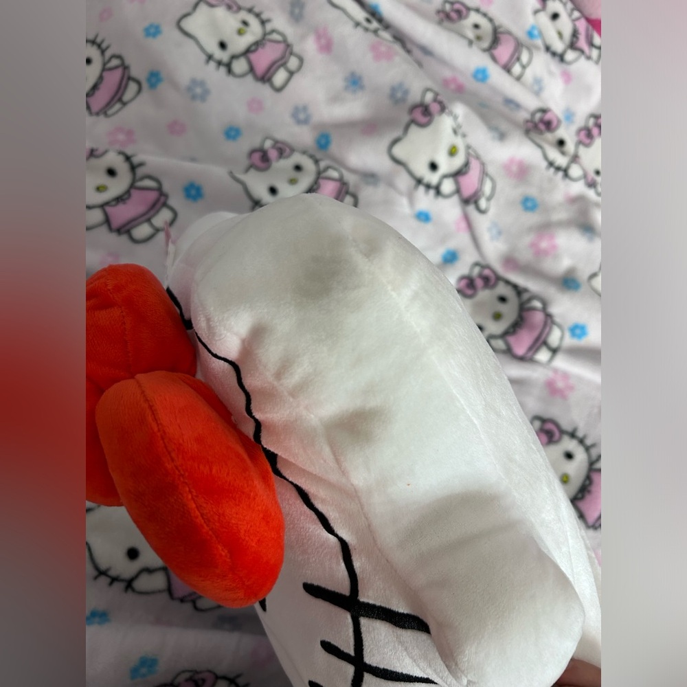 - Hello Kitty Pillow - Picture 3 of 3